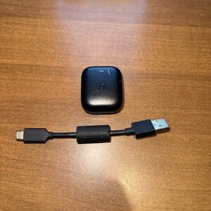 Whoop 4.0 charging pack and charging cable